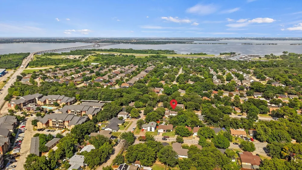 5431 Kings Manor Drive Lake Dallas, TX 75065
