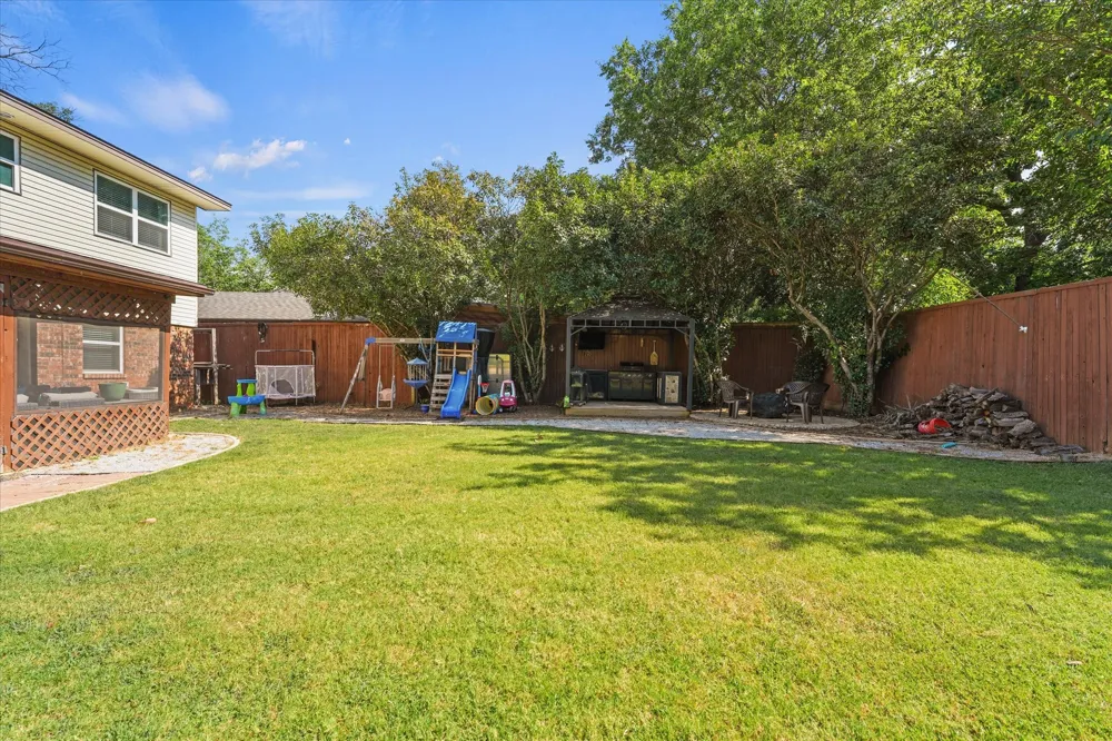 5431 Kings Manor Drive Lake Dallas, TX 75065