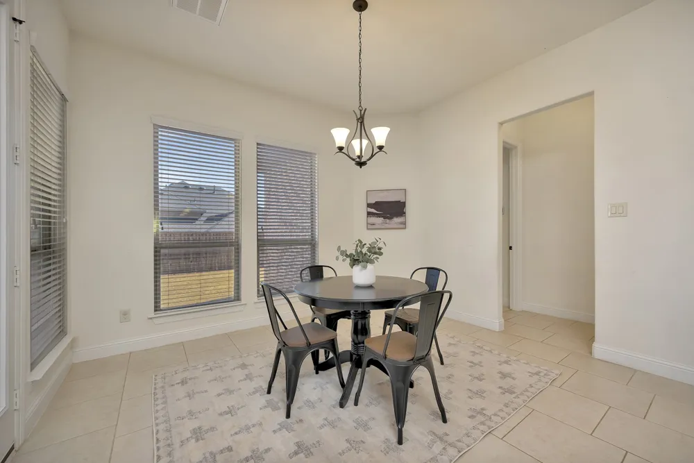 1052 Highpoint Way Roanoke, TX 76262