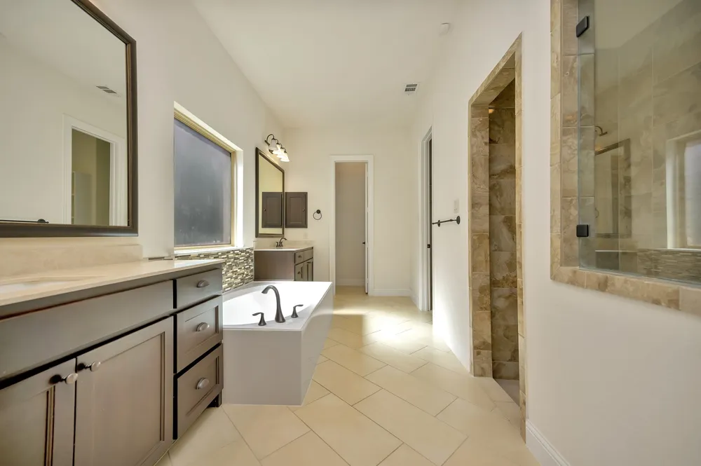 1052 Highpoint Way Roanoke, TX 76262
