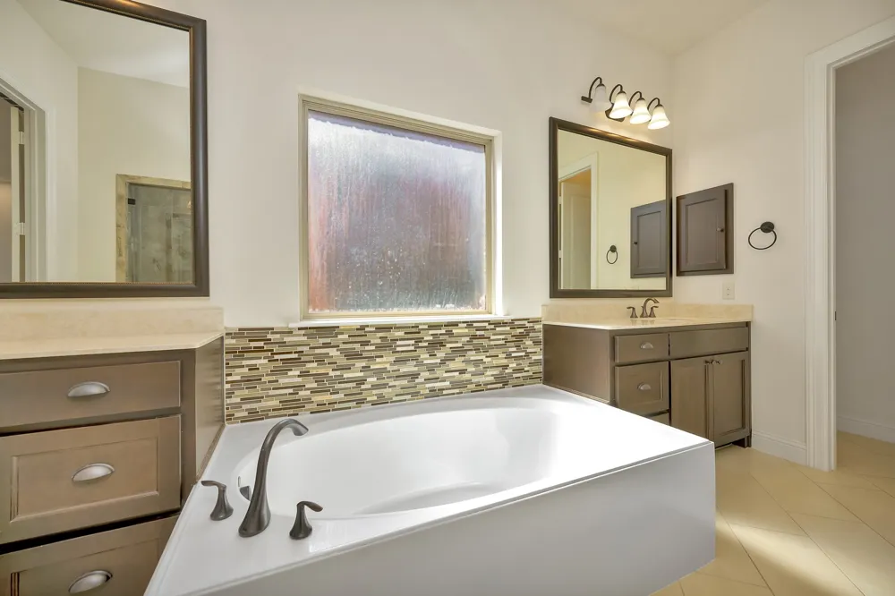1052 Highpoint Way Roanoke, TX 76262