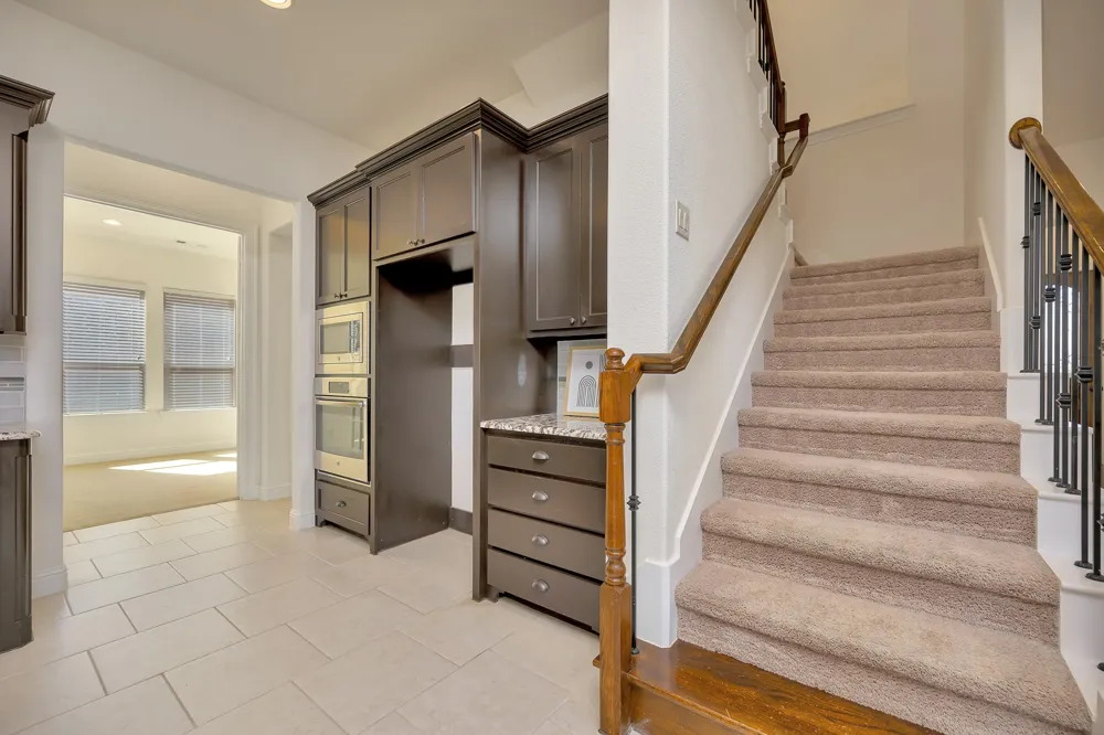 1052 Highpoint Way Roanoke, TX 76262
