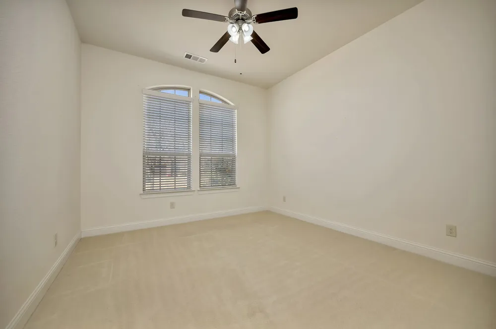 1052 Highpoint Way Roanoke, TX 76262