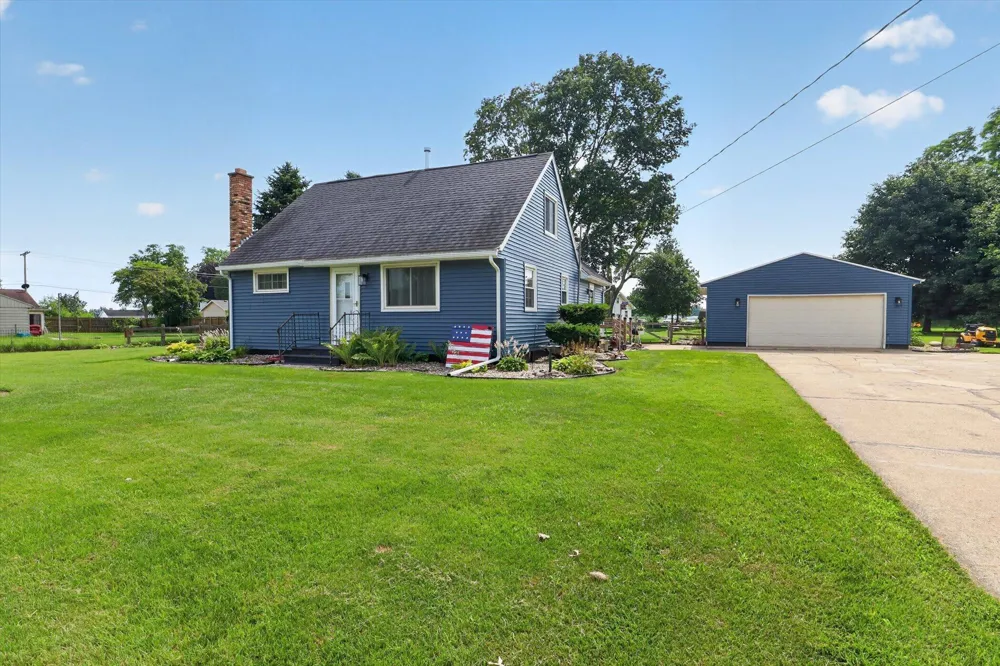 68958 Claire Street Edwardsburg, MI 49112