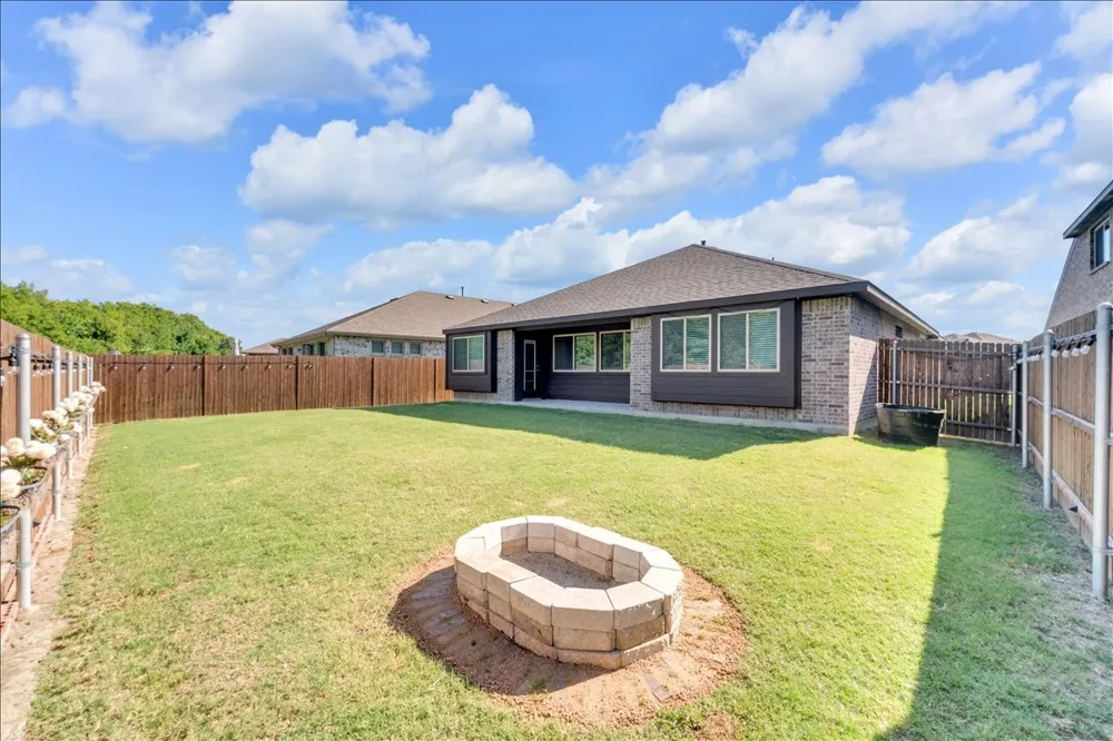 317 Rock Sparrow Lane Alvarado, TX 76009
