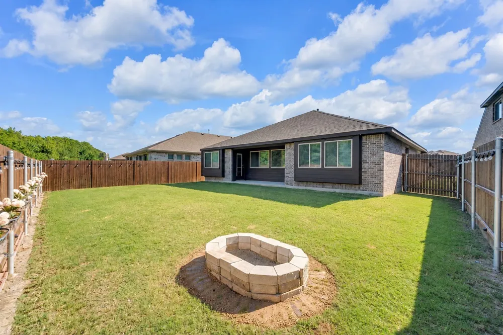 317 Rock Sparrow Lane Alvarado, TX 76009