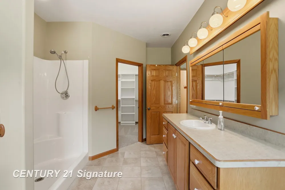 8605 Dixie Highway Birch Run Township, MI 48415