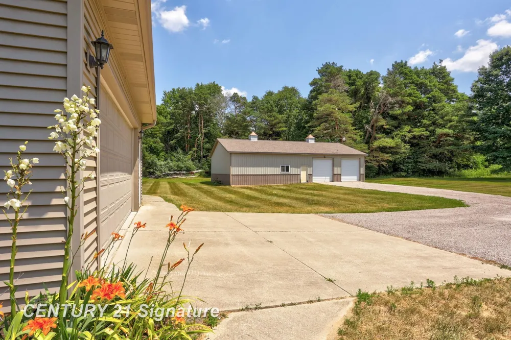 8605 Dixie Highway Birch Run Township, MI 48415
