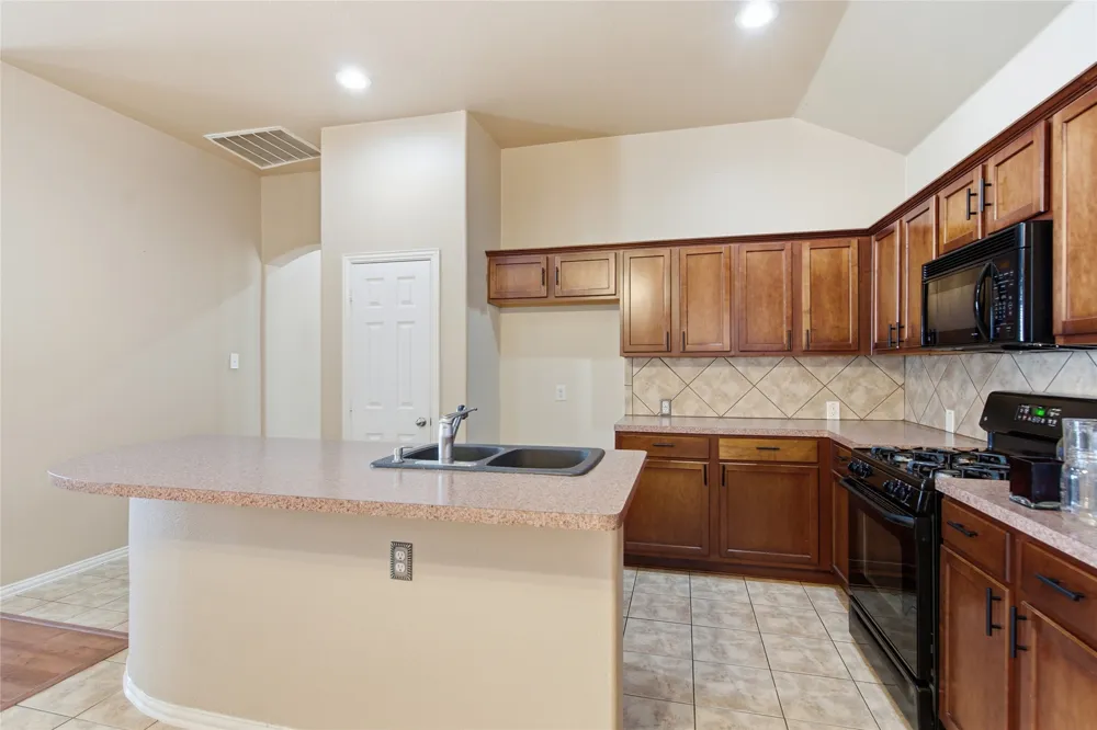 1728 Mercer Way Savannah, TX 76227