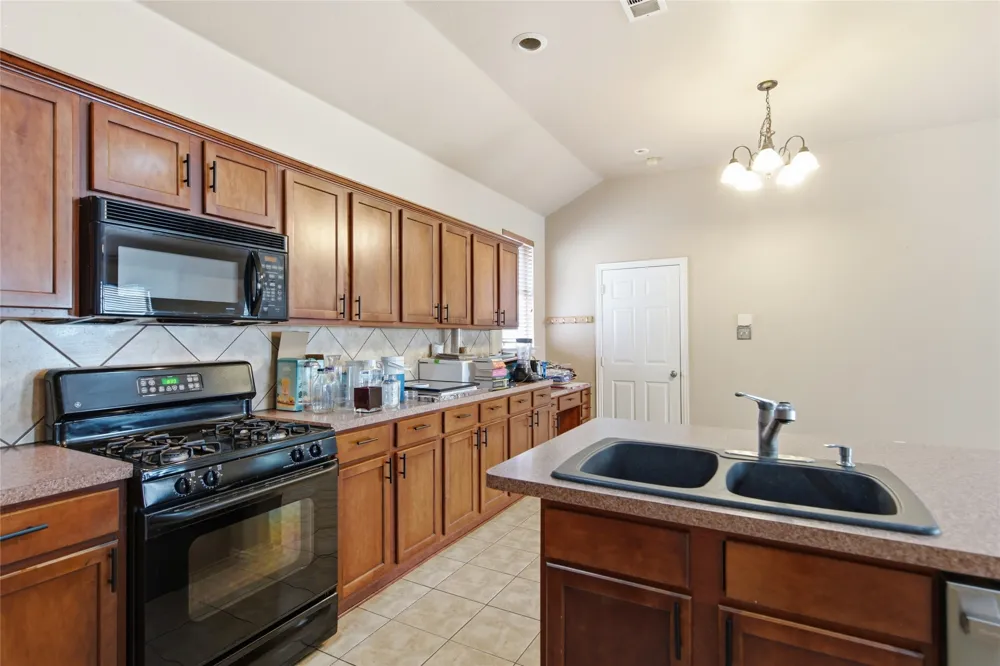 1728 Mercer Way Savannah, TX 76227