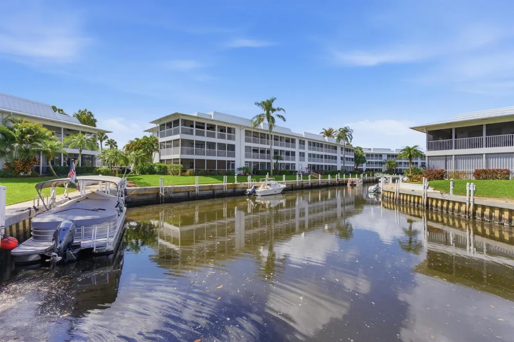 1864 SW Palm City Road #Unit 103 Stuart, FL 34994