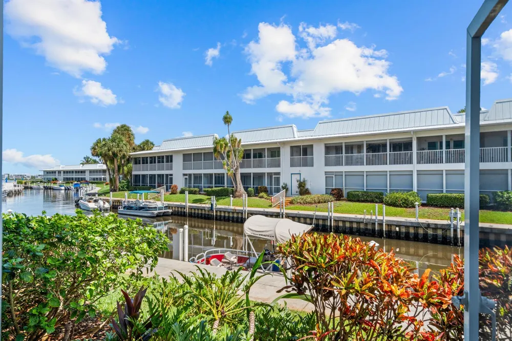 1864 SW Palm City Road #Unit 103 Stuart, FL 34994