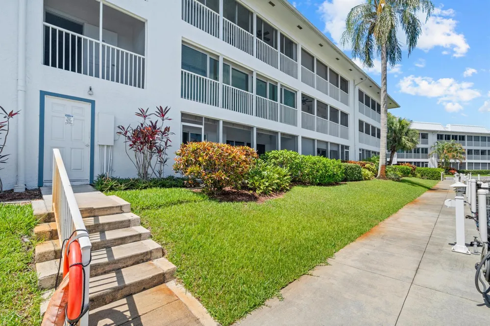 1864 SW Palm City Road #Unit 103 Stuart, FL 34994