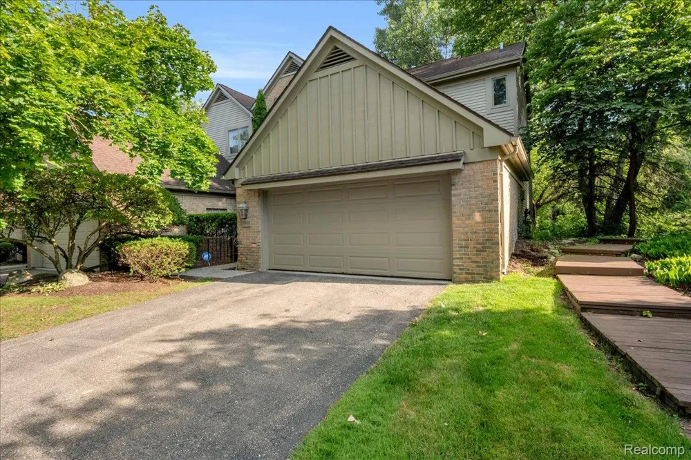 37418 Legends Trail Drive Farmington Hills City, MI 48331