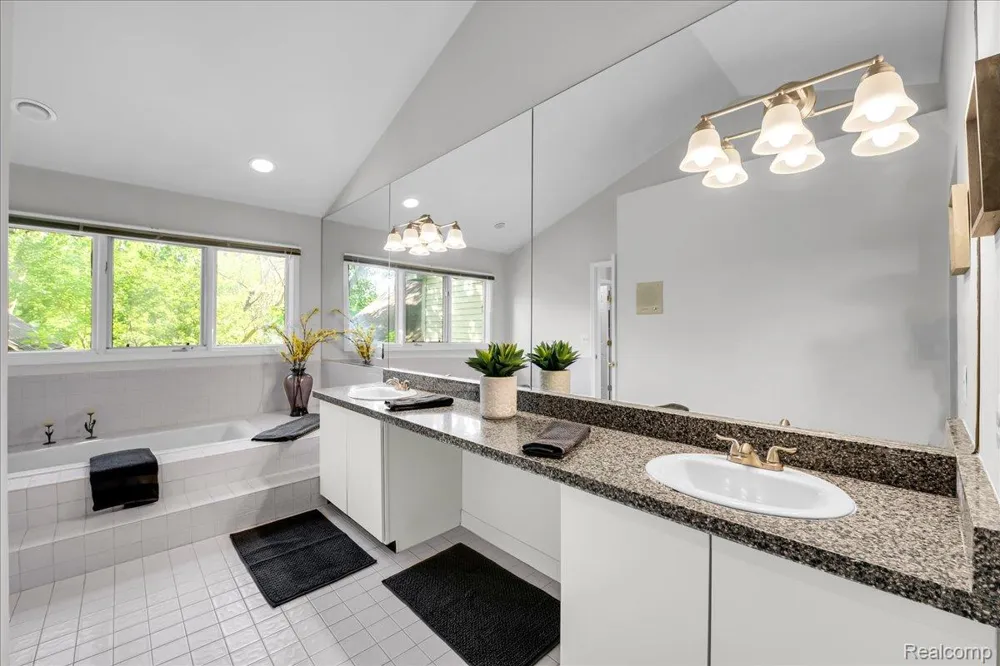 37418 Legends Trail Drive Farmington Hills City, MI 48331