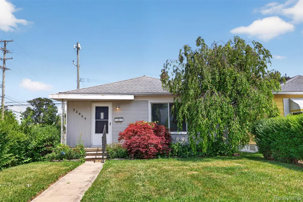 22864 Lambrecht Avenue Eastpointe City, MI 48021