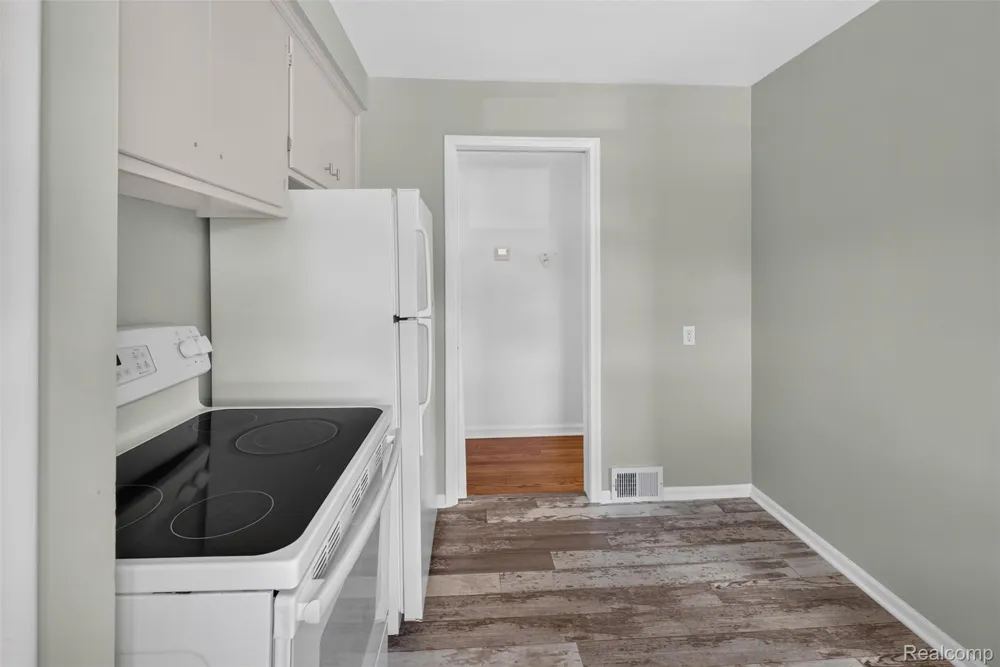 22864 Lambrecht Avenue Eastpointe City, MI 48021