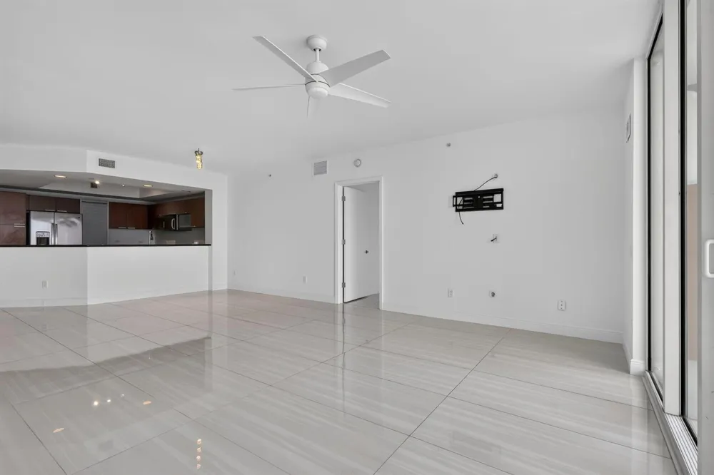 2650 Lake Shore Drive #1005 Riviera Beach, FL 33404