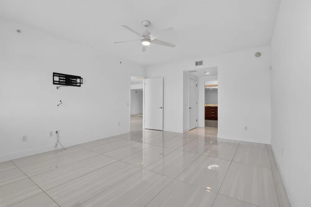 2650 Lake Shore Drive #1005 Riviera Beach, FL 33404