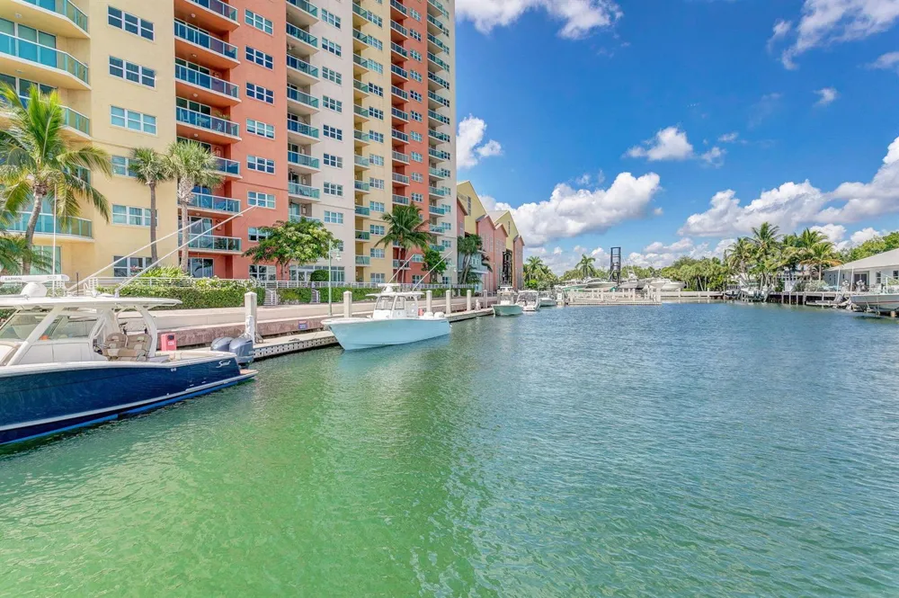 2650 Lake Shore Drive #1005 Riviera Beach, FL 33404