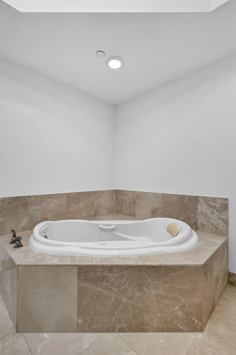 2650 Lake Shore Drive #1005 Riviera Beach, FL 33404
