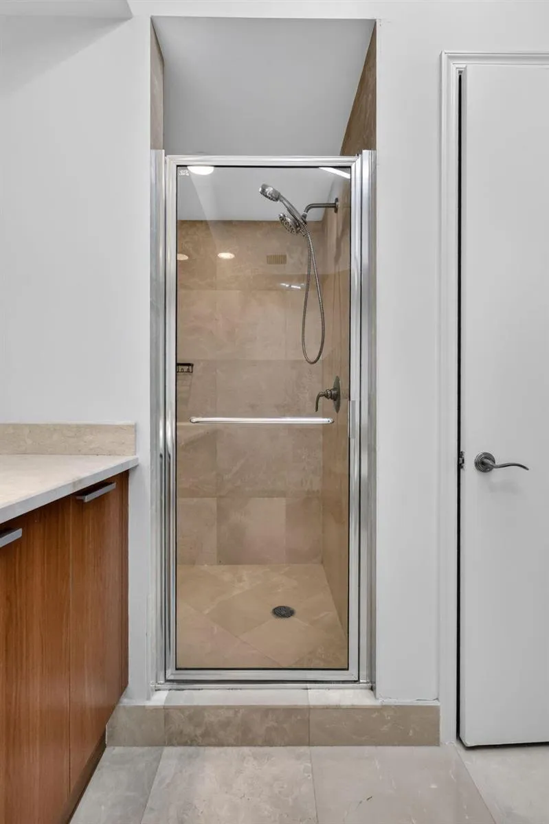 2650 Lake Shore Drive #1005 Riviera Beach, FL 33404