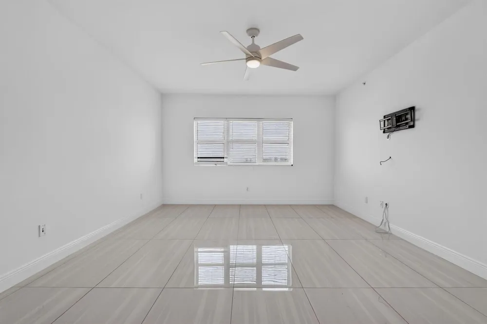 2650 Lake Shore Drive #1005 Riviera Beach, FL 33404