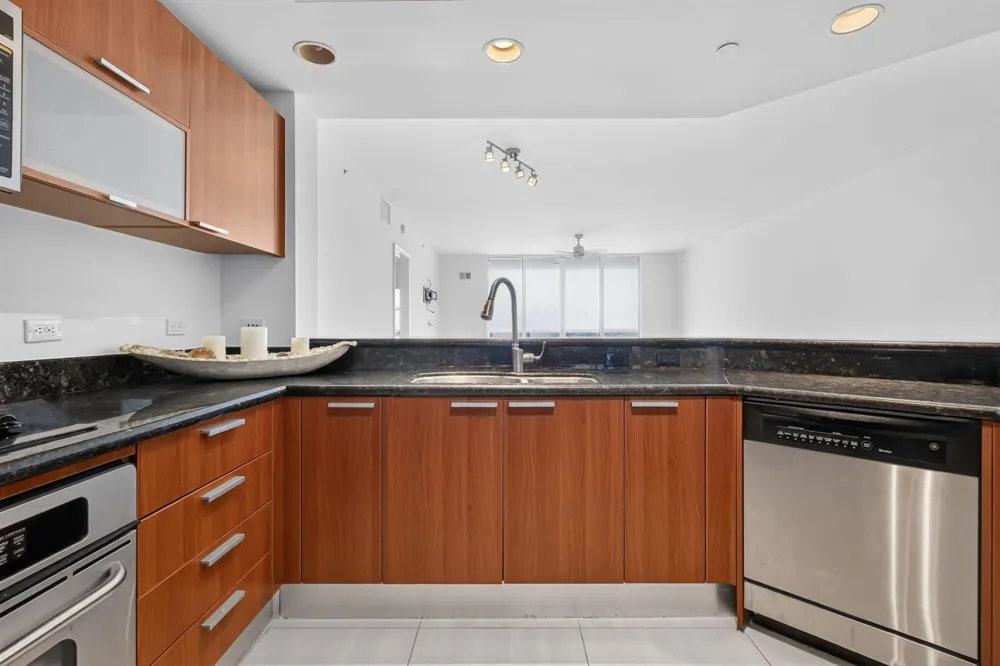 2650 Lake Shore Drive #1005 Riviera Beach, FL 33404