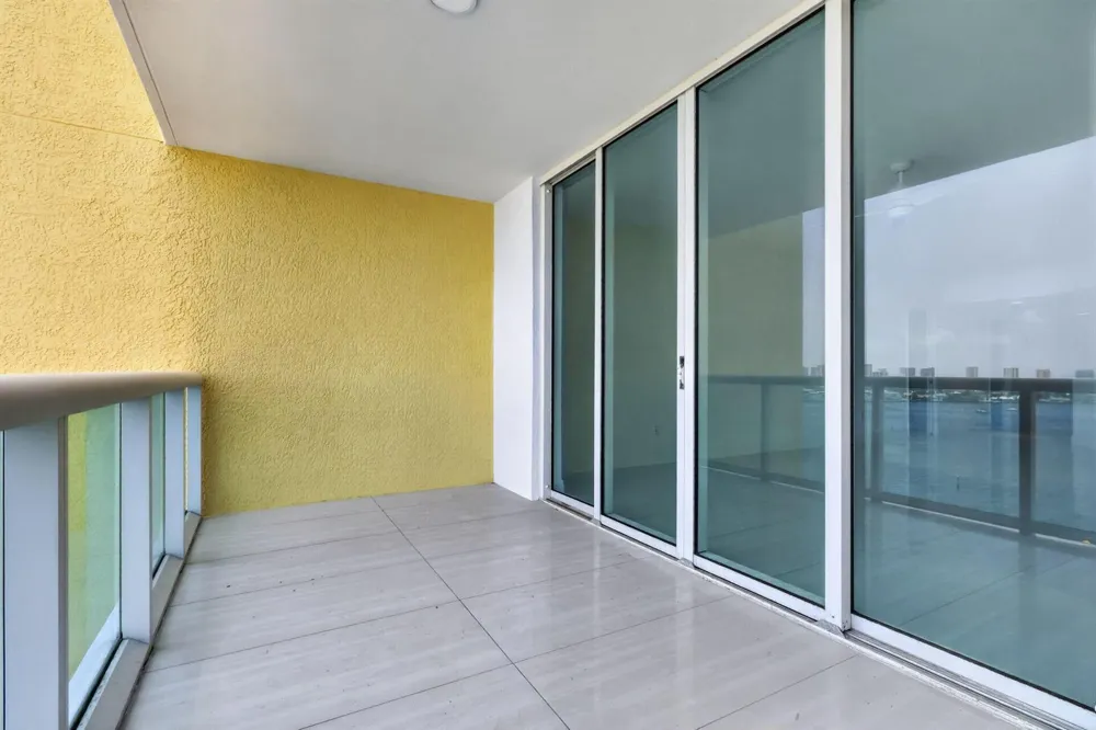 2650 Lake Shore Drive #1005 Riviera Beach, FL 33404