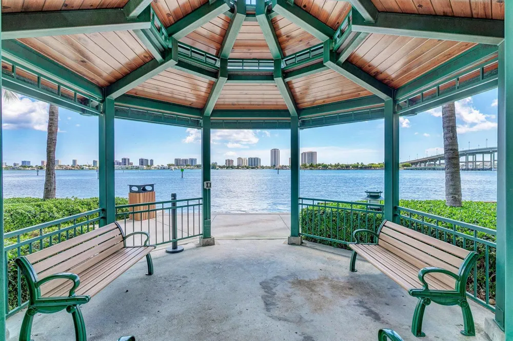 2650 Lake Shore Drive #1005 Riviera Beach, FL 33404