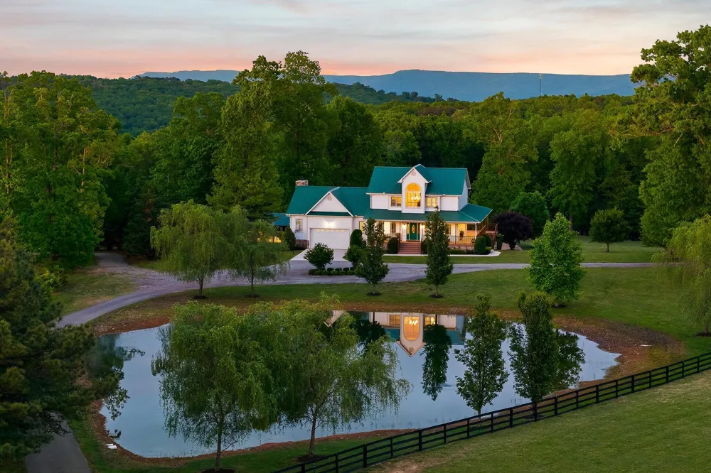 933 John Henry Lewis Road Dunlap, TN 37327