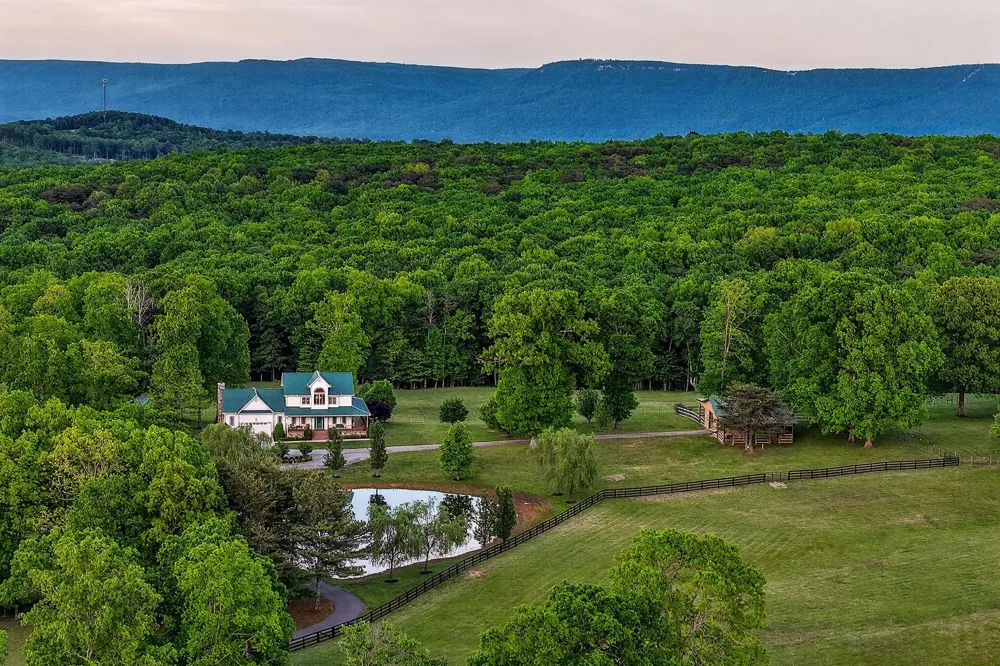 933 John Henry Lewis Road Dunlap, TN 37327