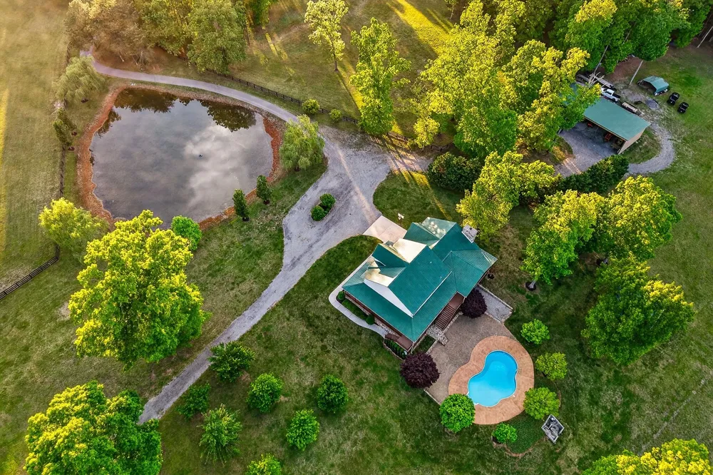933 John Henry Lewis Road Dunlap, TN 37327
