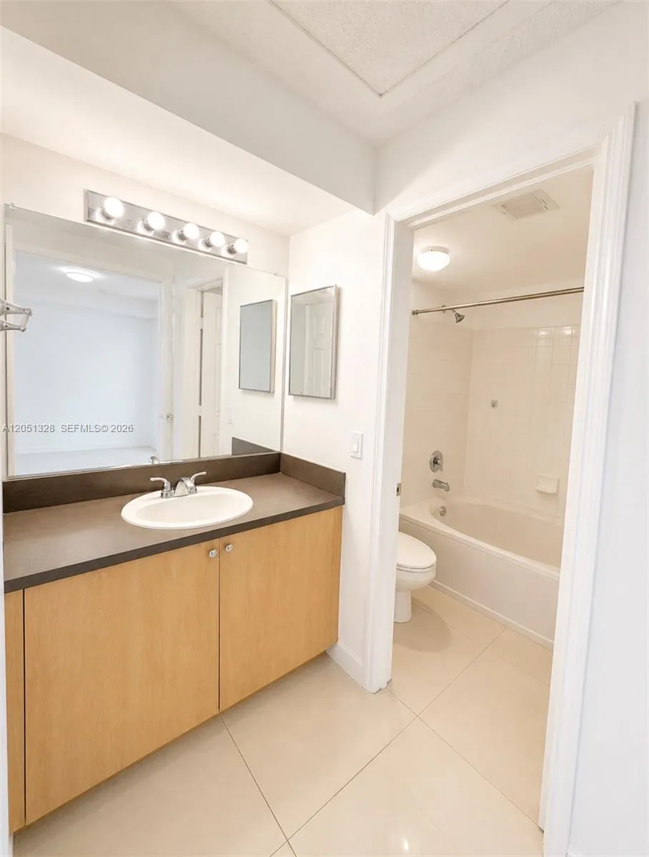 2941 NE 185th St #1311 Aventura, FL 33180