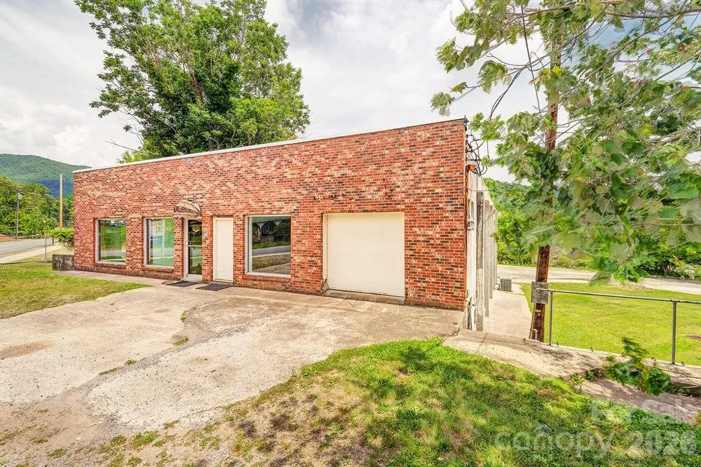 1100-1104 Montreat Road Black Mountain, NC 28711