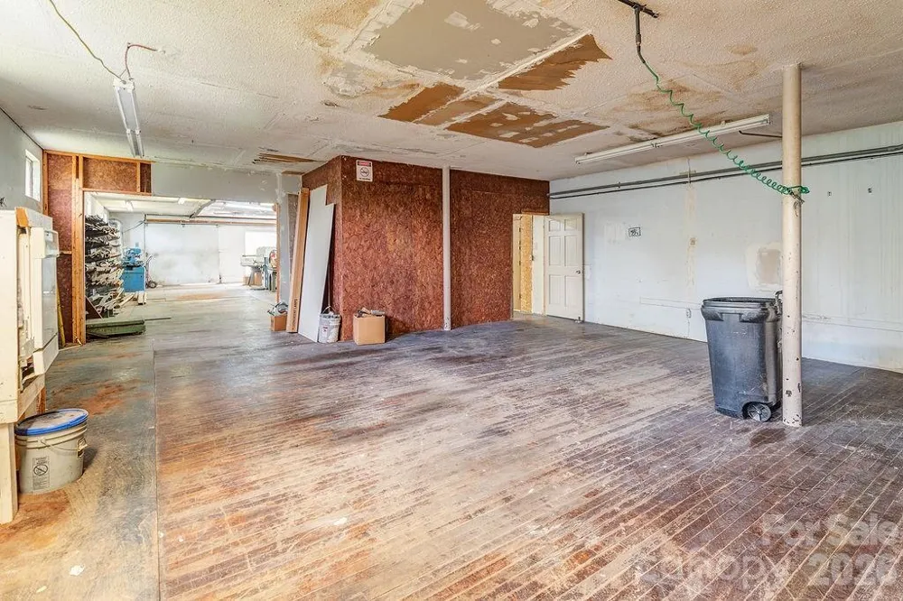 1100-1104 Montreat Road Black Mountain, NC 28711