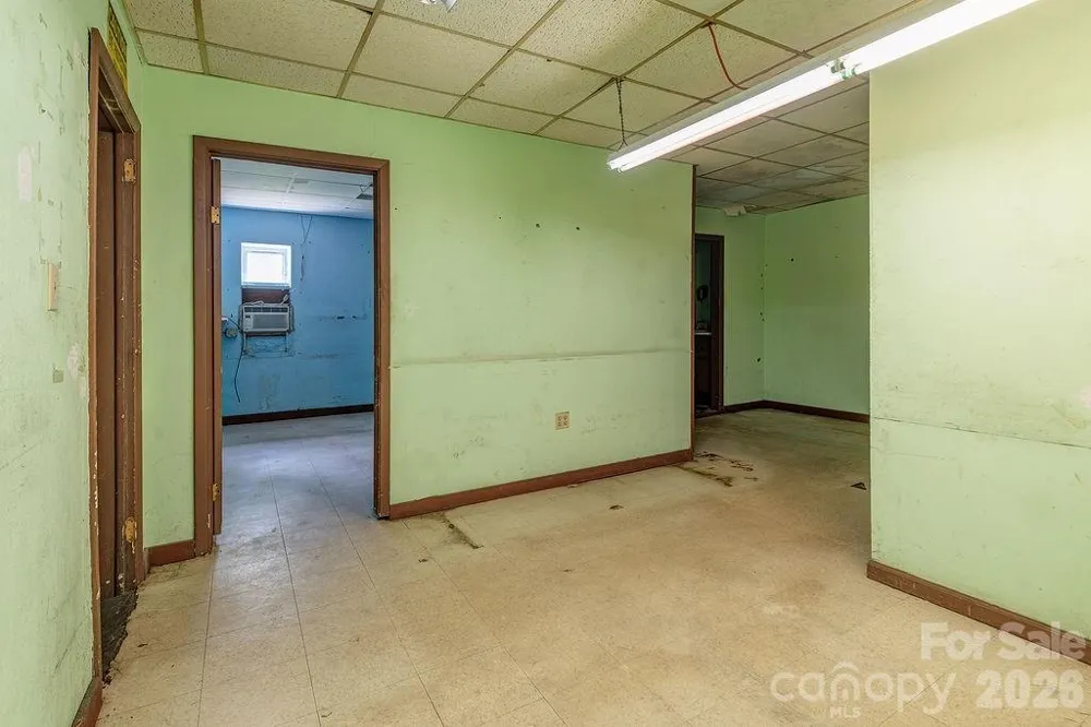 1100-1104 Montreat Road Black Mountain, NC 28711