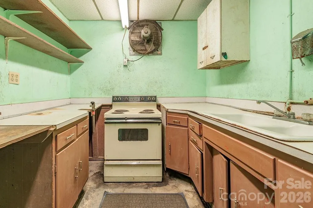 1100-1104 Montreat Road Black Mountain, NC 28711