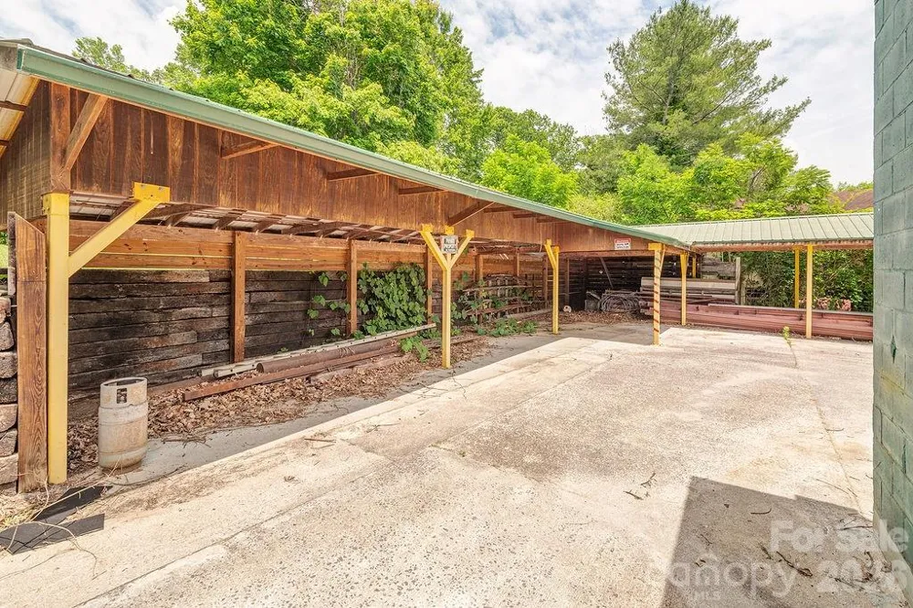 1100-1104 Montreat Road Black Mountain, NC 28711