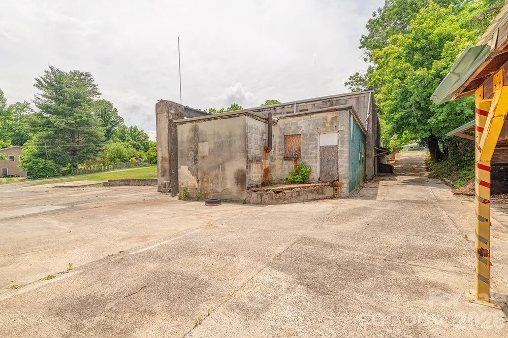 1100-1104 Montreat Road Black Mountain, NC 28711