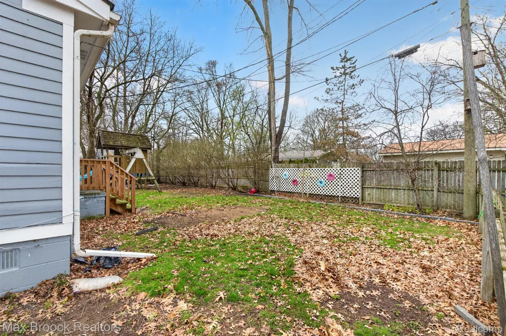 9024 MANDON ROAD White Lake Charter Township, MI 48386