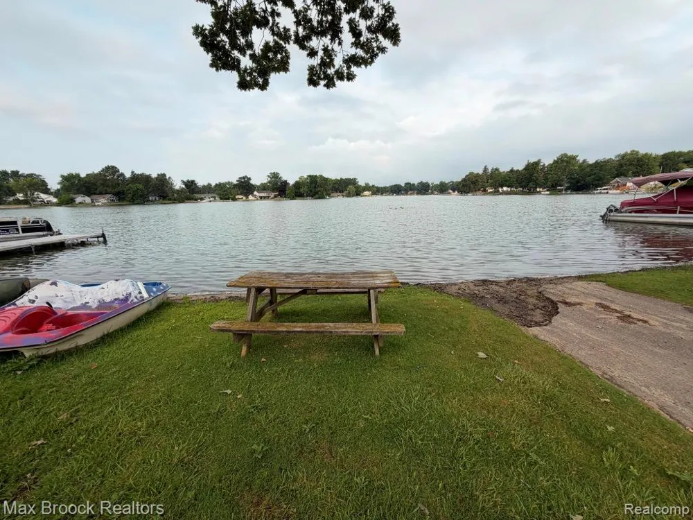 9024 MANDON ROAD White Lake Charter Township, MI 48386