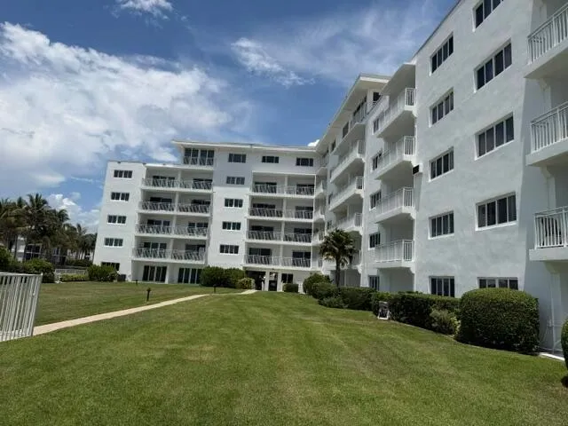 33 S Ocean Avenue #108 Singer Island, FL 33404