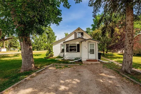 212 Canning Street E