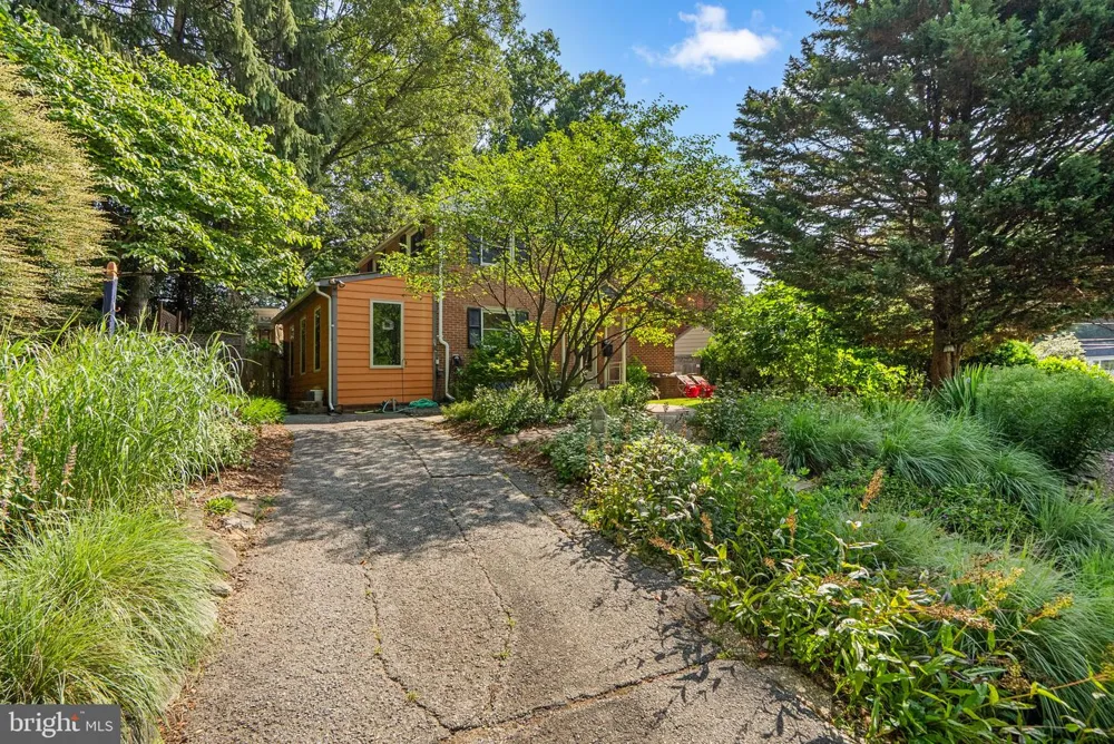 9311 WOODLAND DRIVE Silver Spring, MD 20910