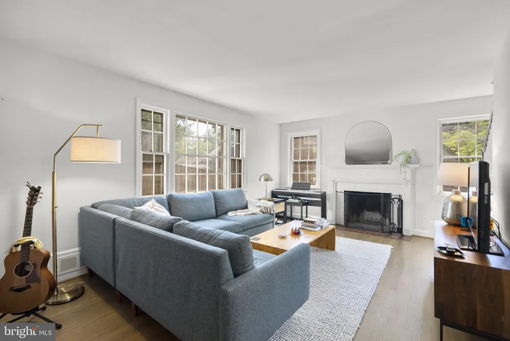 9311 WOODLAND DRIVE Silver Spring, MD 20910