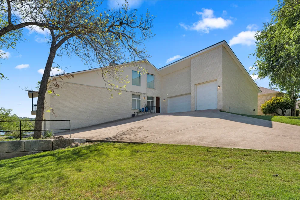 319 Meadowlakes Drive Marble Falls, TX 78654