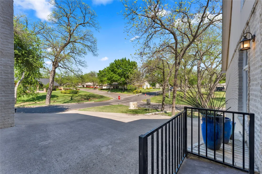 319 Meadowlakes Drive Marble Falls, TX 78654