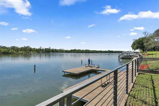 319 Meadowlakes Drive Marble Falls, TX 78654