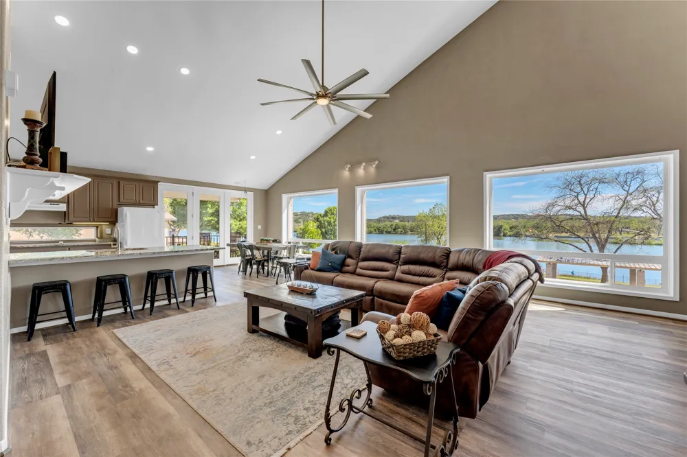 319 Meadowlakes Drive Marble Falls, TX 78654